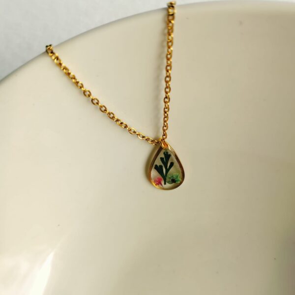 Tiny flower pendant