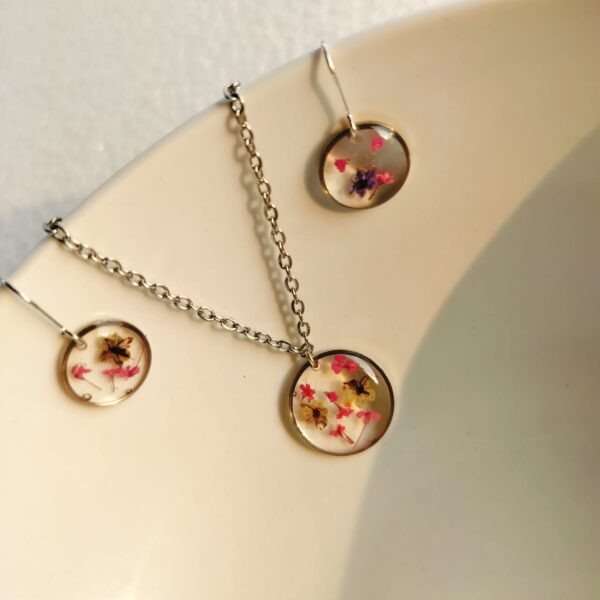 Minimal mixed flower necklace with earring set