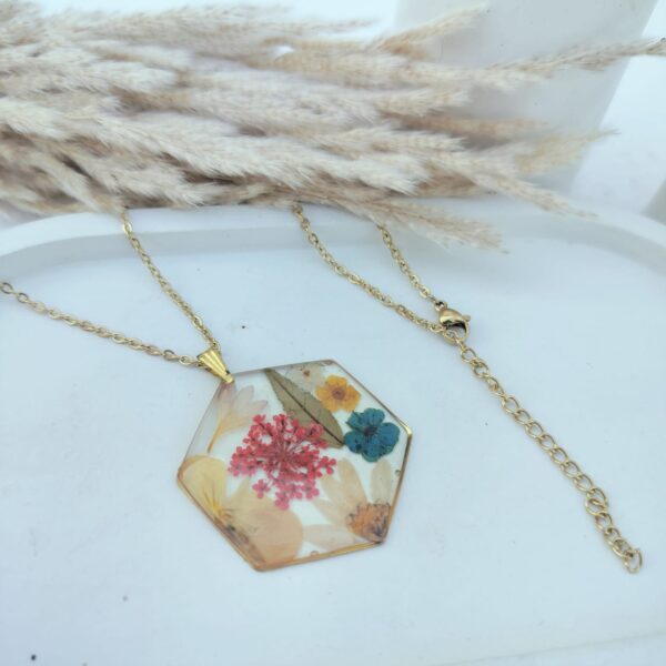 Multi flower necklace with Anti-tarnish chain