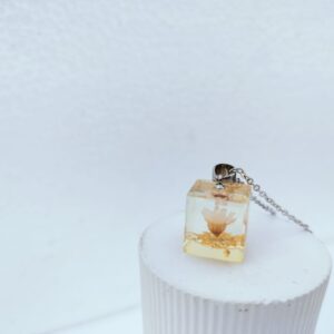 Real flower cube pendant with Anti-tarnish chain