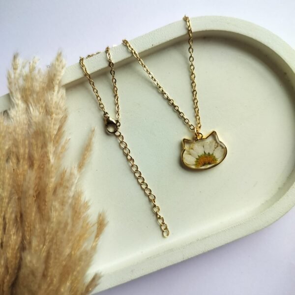 Real flower kitty pendant  ( Anti-tarnish with adjustable)