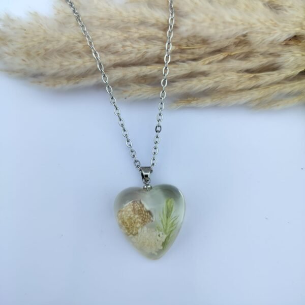 Clear seashore pendant with adjustable anti-tarnish chain