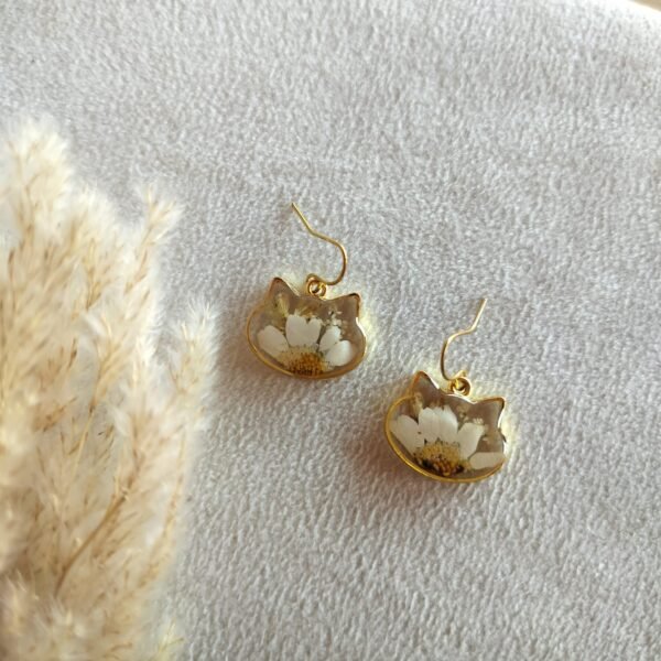 Real flower anti-tarnish kitty earrings