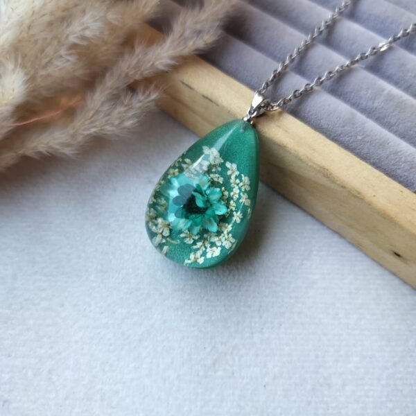 Drop shape real flower necklace (anti-tarnish with adjustable)