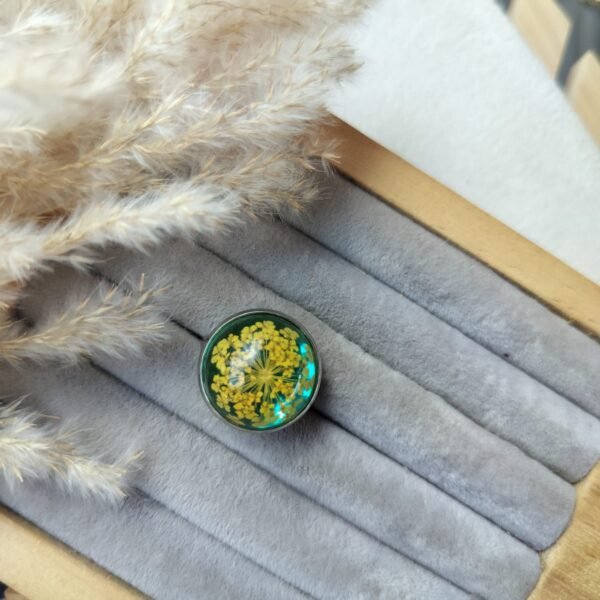 Real flower ring with adjustable