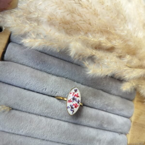 Real flower ring with adjustable