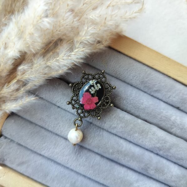 Vintage brass ring with real flower and ( pearl)