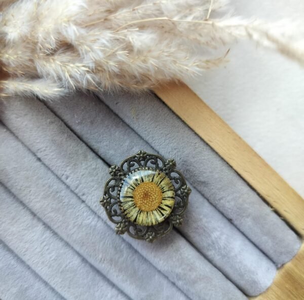 Vintage brass ring with real flower and ( adjustable)