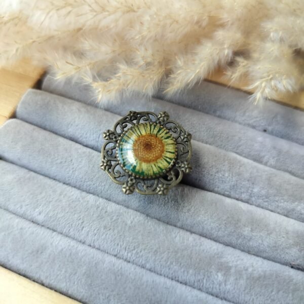 Vintage brass ring with real flower and (adjustable)