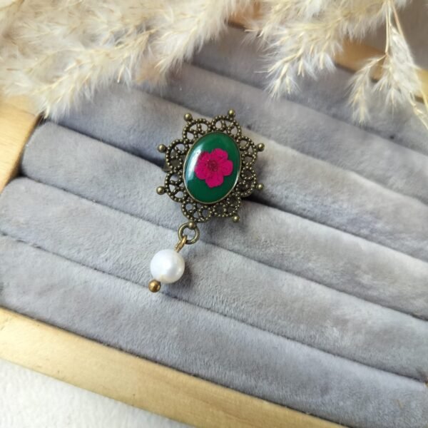 Vintage brass ring with real flower and ( pearl) with adjustable